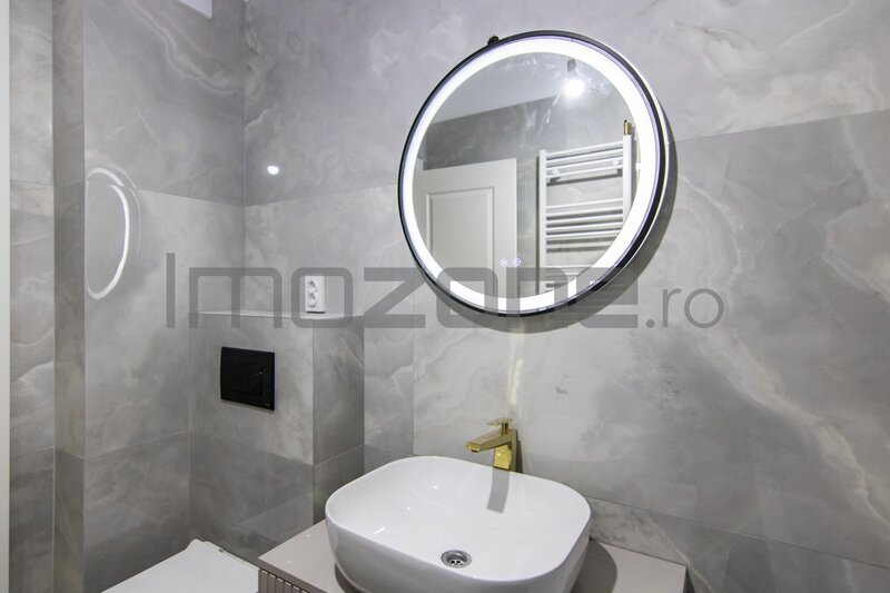 Trei camere, oferta septembrie: loc de parcare gratuit pentru apartamentele cu 3 camere.