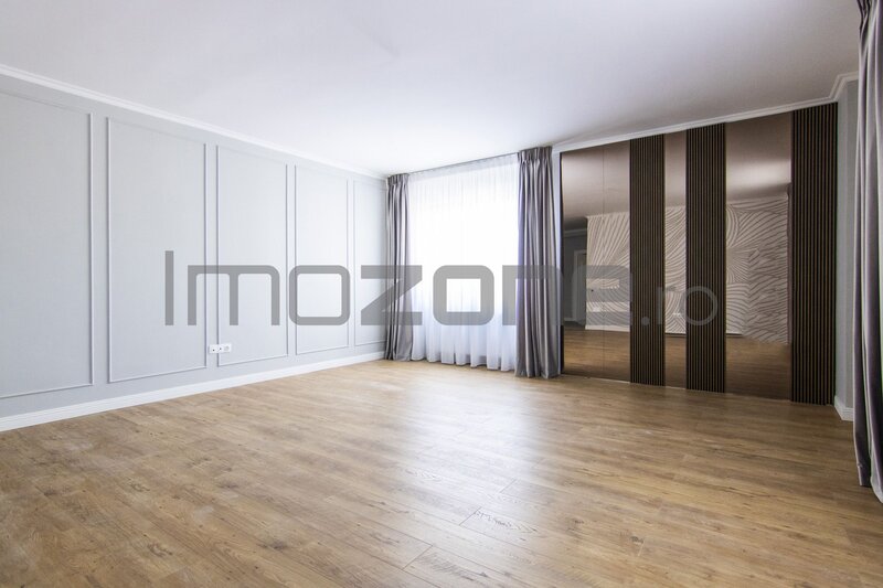 Trei camere, oferta septembrie: loc de parcare gratuit pentru apartamentele cu 3 camere.