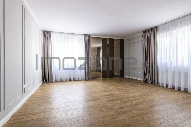 Trei camere, oferta septembrie: loc de parcare gratuit pentru apartamentele cu 3 camere.