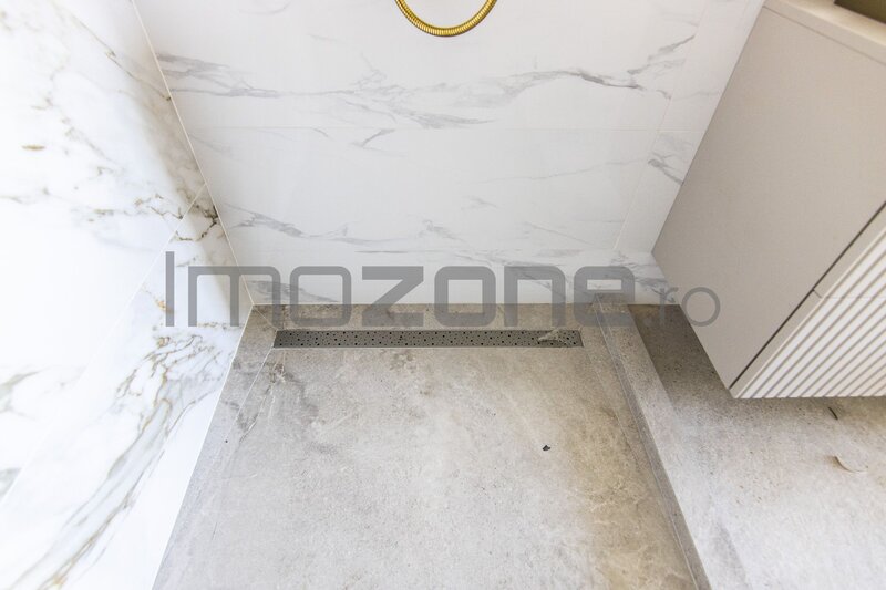 Trei camere, oferta septembrie: loc de parcare gratuit pentru apartamentele cu 3 camere.