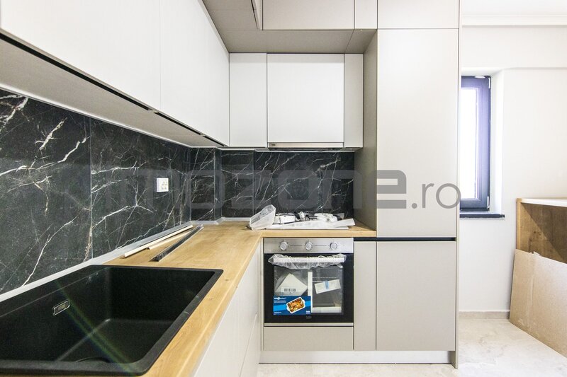 Trei camere, oferta septembrie: loc de parcare gratuit pentru apartamentele cu 3 camere.